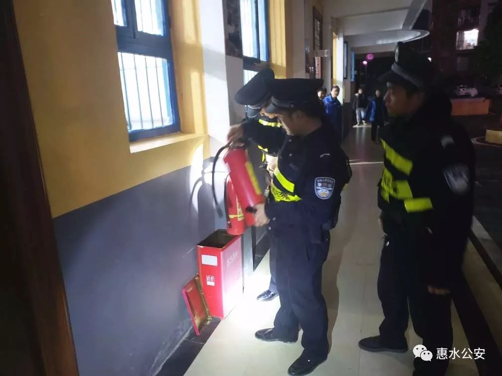 紧锣密鼓迎开学安全工作排首位,派出所对学校开展开学季安全检查