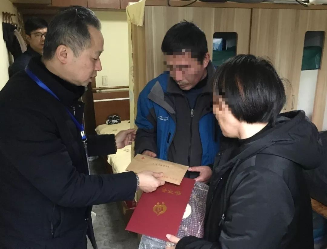 大二女生兼职路上遇车祸离世，爸妈的这个举动让人流泪……