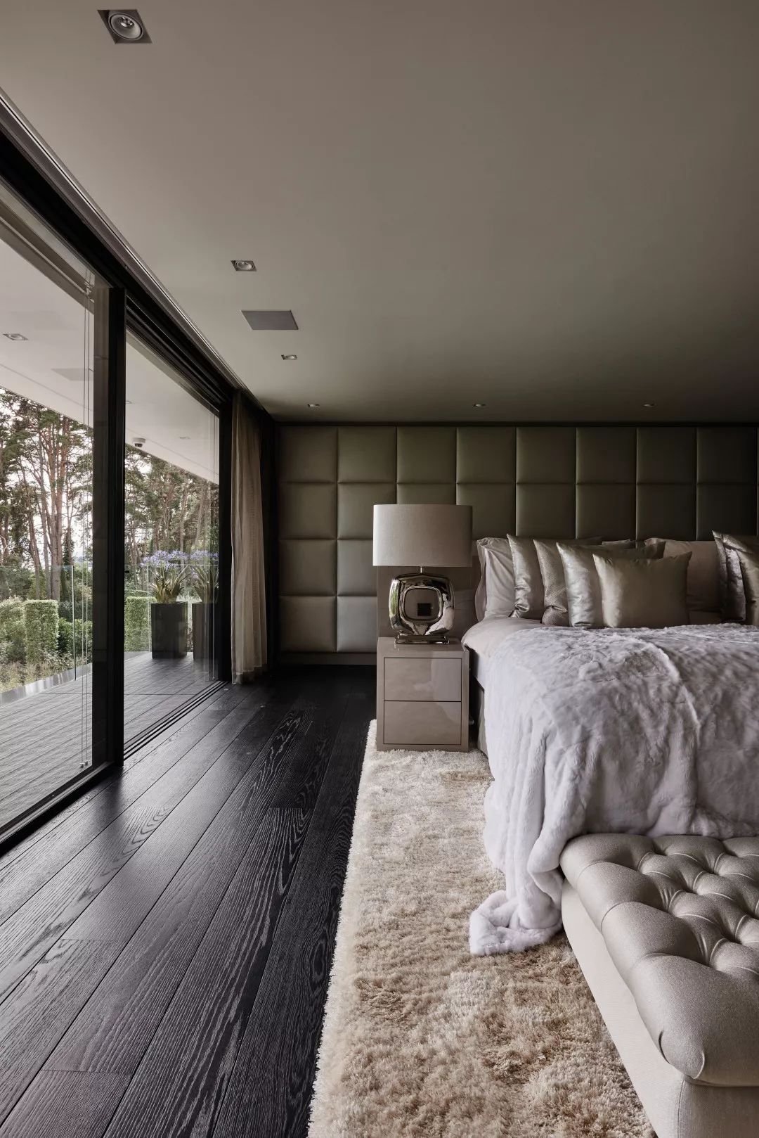 品牌∣大牌联手AndrewMartin获奖设计师EricKuster联合优艺时尚推出高端家居系列