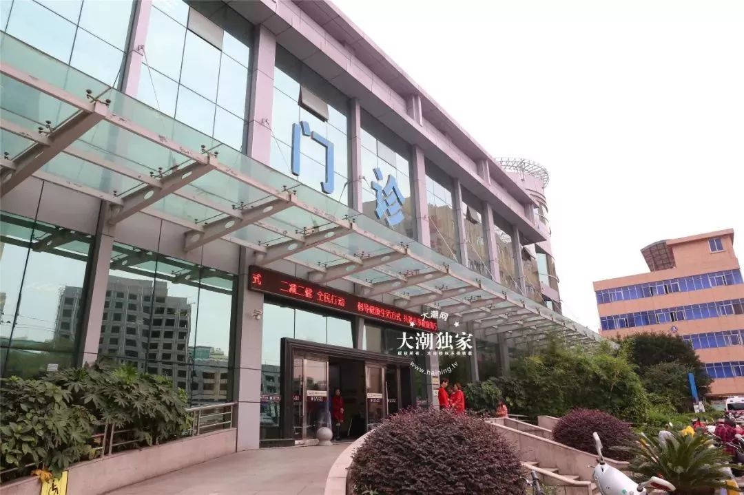 吓人！女子指甲增厚擦醋酸，手指发黑被截肢