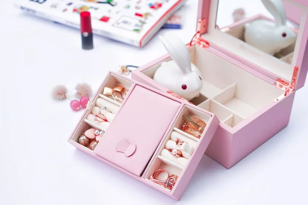 比起项链、耳环、戒指，女孩子更需要这个礼物|智黑智选