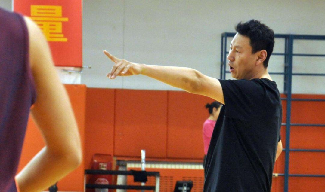 江湖从此无飞刀，八一再无李团长，中国男篮却多了一位将帅。