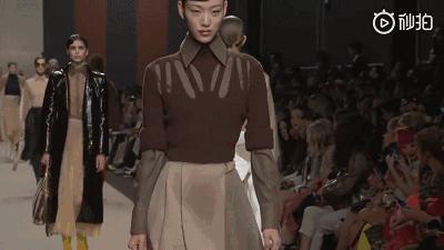 韩国最受争议的超模来了,谁说平胸不性感?