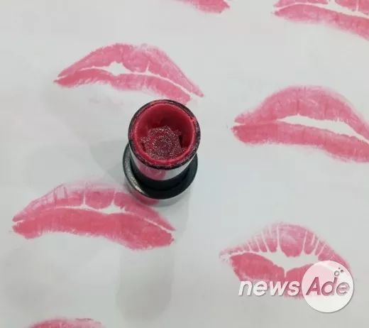 被毁掉奢侈品的女孩,女孩被口红毁掉的图片