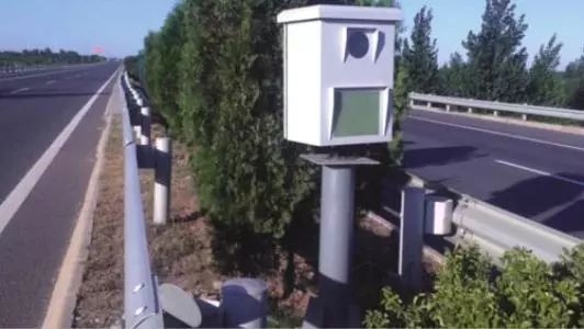 怎么区分摄像头是拍违章还是超速,什么摄像头是监控超速的