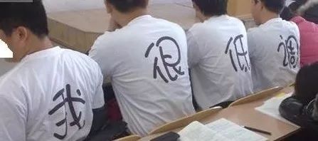 ▶昨天老妈教弟弟做作业,我弟不动脑筋思考,每道题都问...