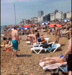 ▶昨天老妈教弟弟做作业，我弟不动脑筋思考，每道题都问...