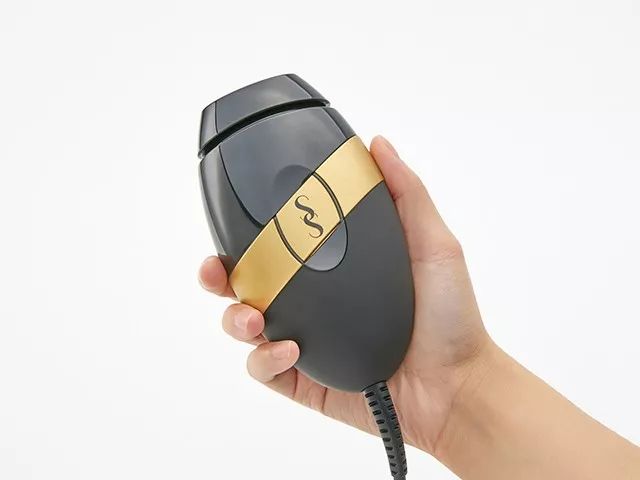 让我在你的肌肤上滑行，抚平每一个毛孔