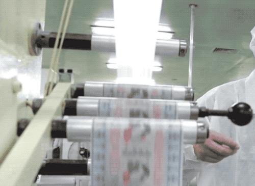 大白兔奶糖流水线包装,大白兔奶糖工厂流水线