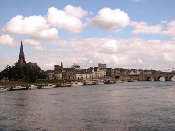 荷兰海牙皇宫,肃穆城市