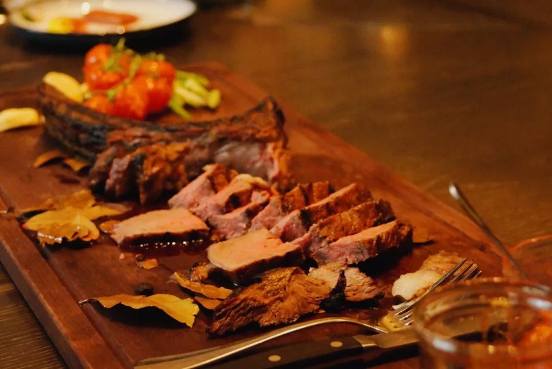 一向以“好吃”出名的凯悦，这次带我把人间三月的春天都吃进了嘴里