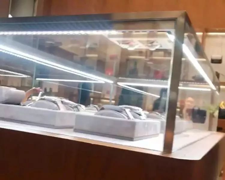 爱马仕消费者需求,爱马仕门店买包有门槛