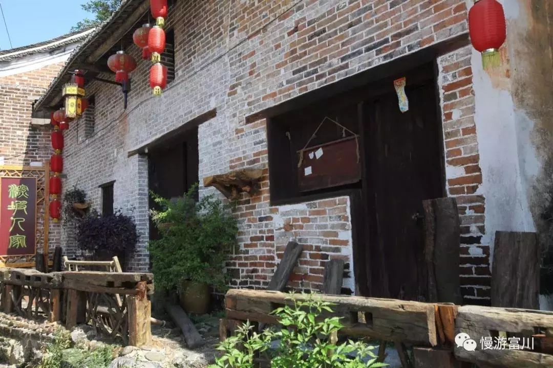 徽派古村梯田花海,徽派建筑油菜花田