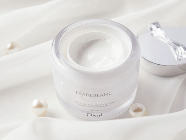 大卖45000瓶！涂上自带美颜的神器，白成一道光~