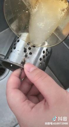 锅盖倒扣在锅上，去盘子异味……这些妙招没想到这么实用！