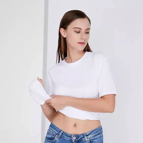 为什么全世界女明星都在穿这件白T？永不发黄，显瘦十斤，国际一线大牌*用御**工厂出品的白T，谁见谁动心！