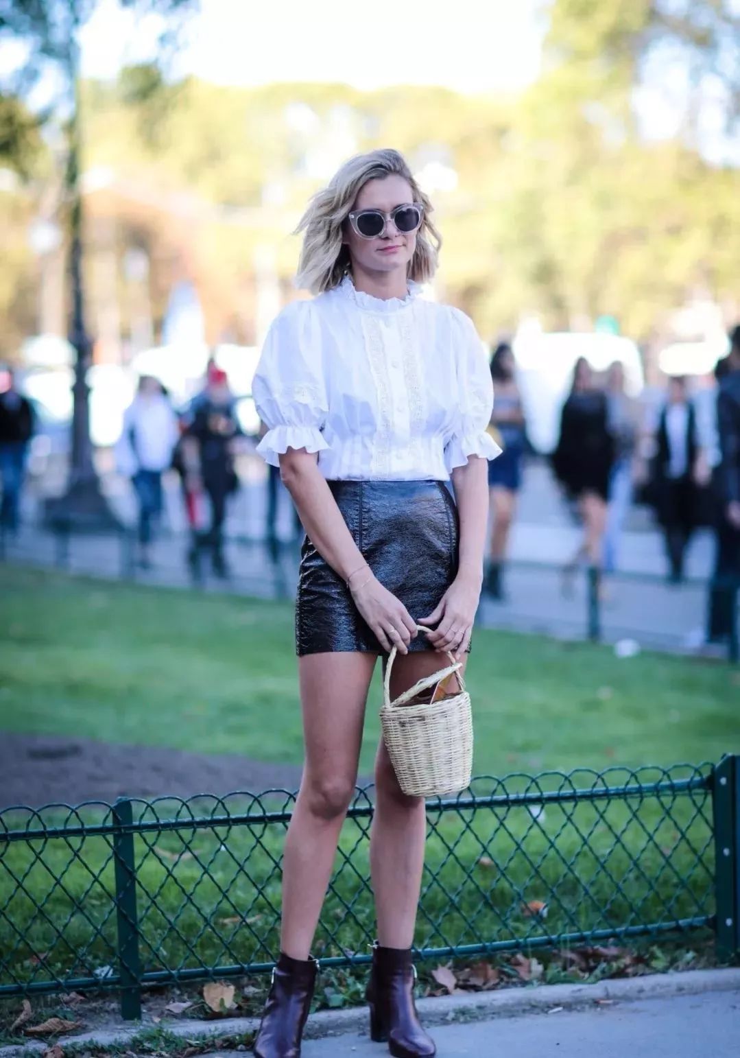 杩欎欢琛ｆ湇鍒板簳鏈夊濂界┛,杩欎欢琛ｆ湇鐨勫崠鐐瑰湪鍝噷