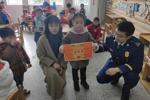 手绘家庭逃生图一等奖,家庭手绘逃生图