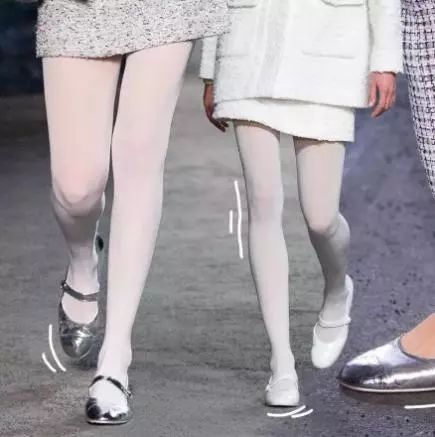 非常隐蔽的秘密基地藏在地板下,神秘的仓库到底隐藏着什么秘密