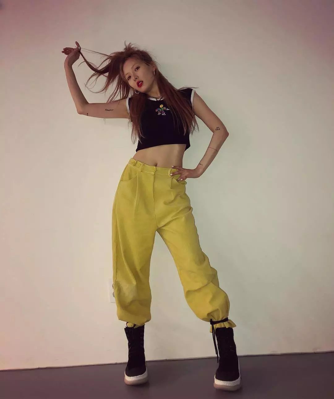 泫雅衣着,泫雅衣服怎么搭配