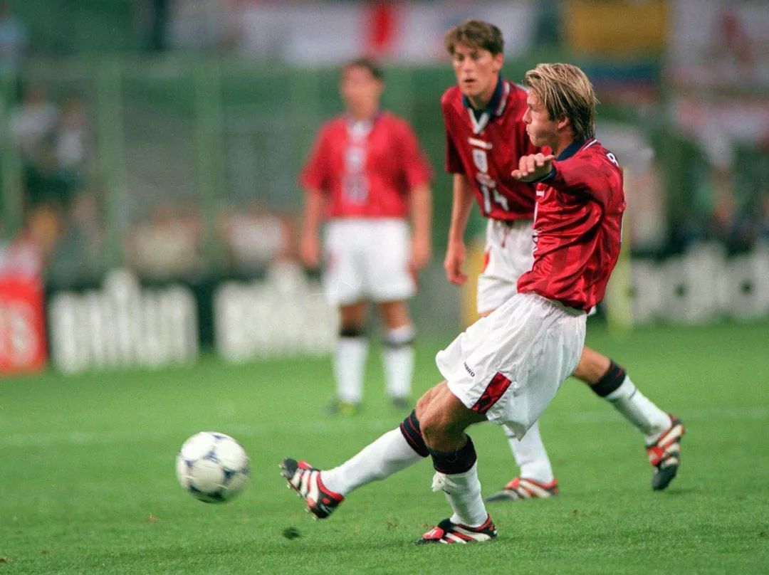 贝克汉姆最喜欢的两种球鞋,贝克汉姆新鞋