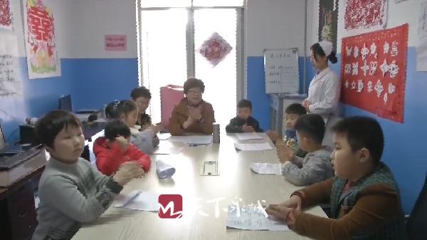 她离不开孩子！济南一医院病房变课堂患病老师义务授课