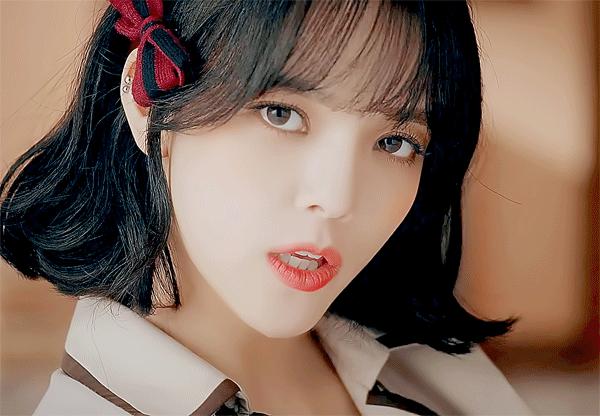 泫雅孔雪儿关晓彤,关晓彤和泫雅撞衫