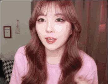 泫雅孔雪儿关晓彤,关晓彤和泫雅撞衫