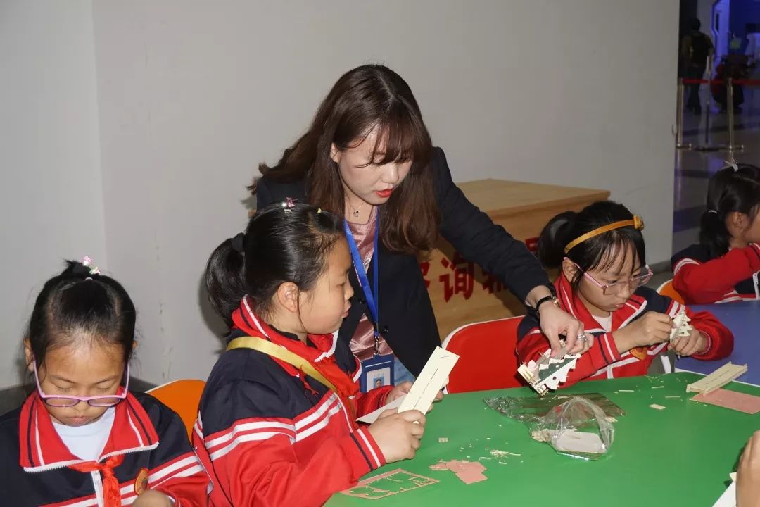 放飞科技梦想引领创新未来,放飞科学梦想创新伴我成长奖杯