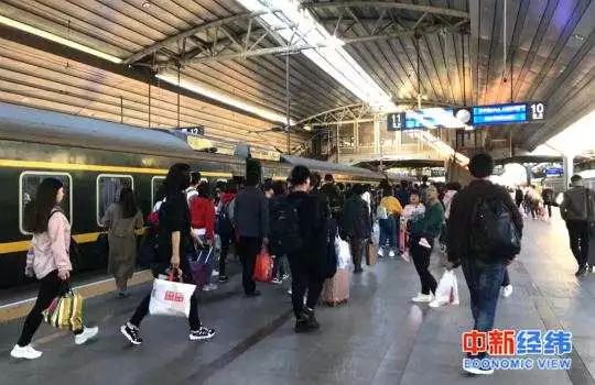 五一小长假怎样能买到火车票,五一假期首日火车票开售预订火爆