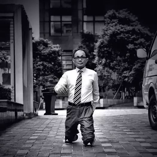 “亚洲赌王”尧建云：600万、两条腿、三根手指，赌王的代价不止家破人亡