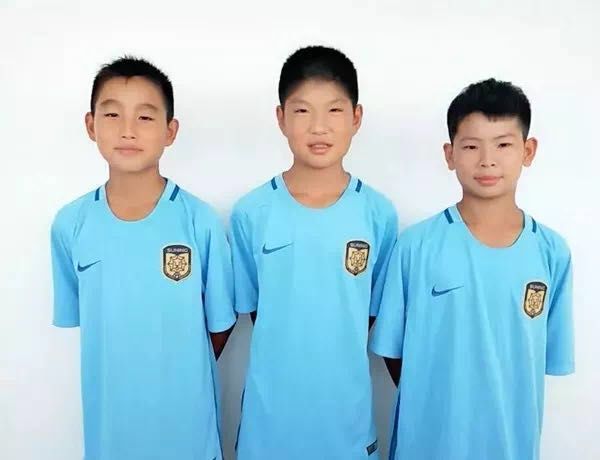 看着校园里熟悉的一切感慨万千,看到校园美好的景象