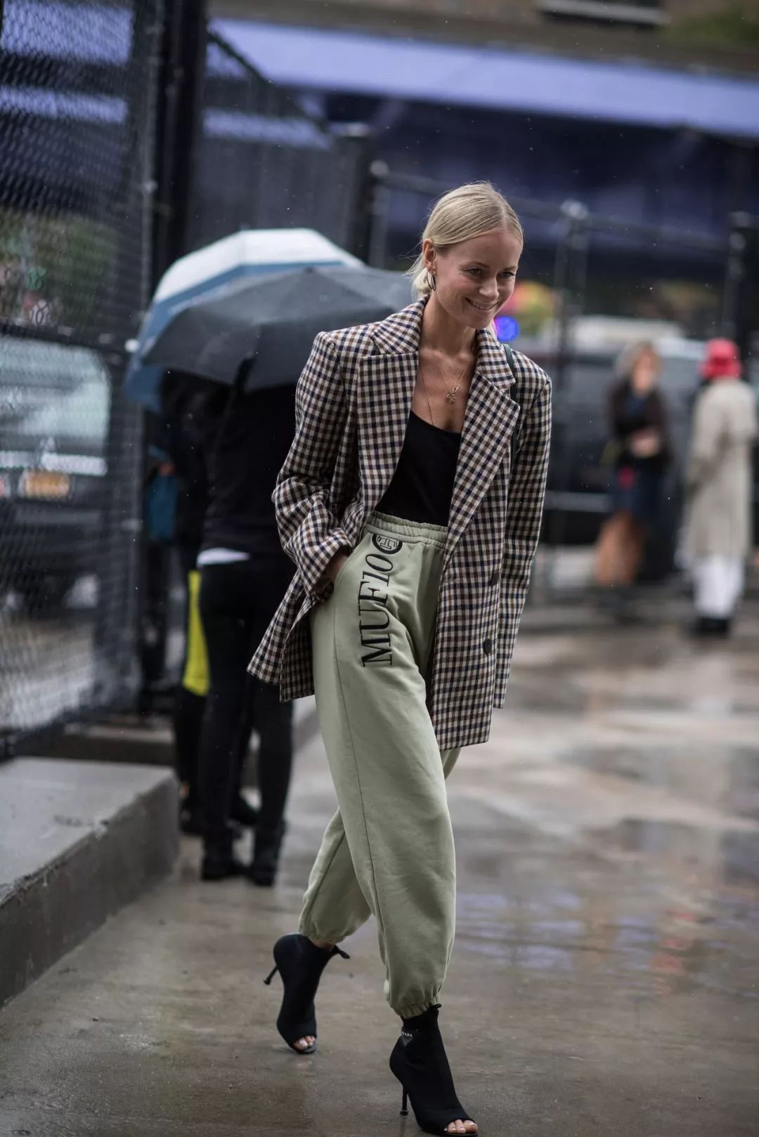 我敬吴宣仪娜扎的“鸡腿裤”一杯！今年瘦腿靠你了昂