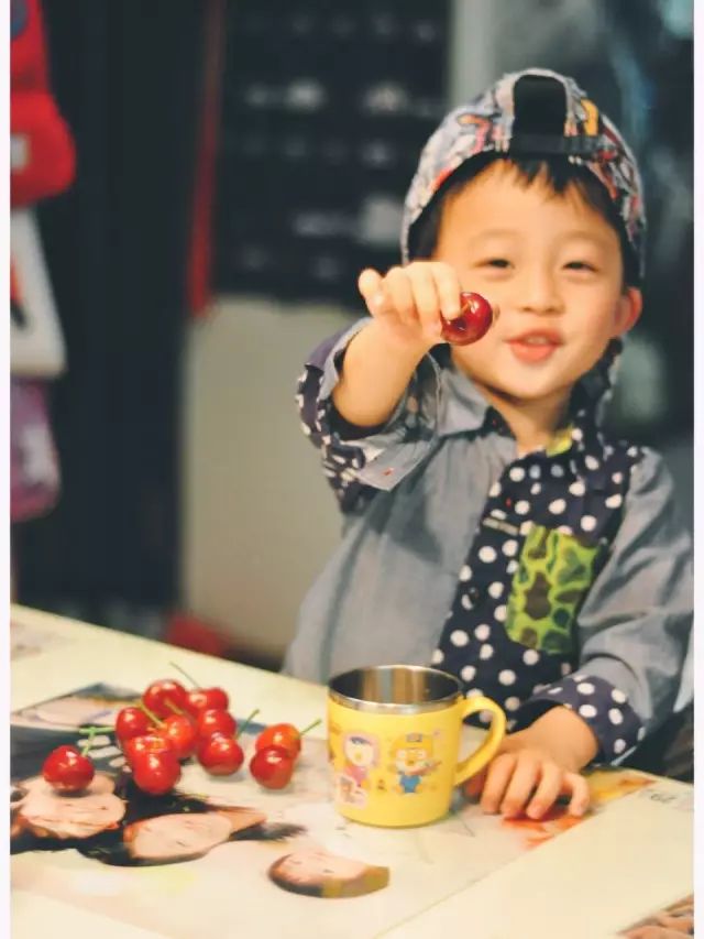 前国门安琦家的樱桃又来啦！为了孩子，他用守护球门的双手，种出了汁多甘甜的超好吃樱桃