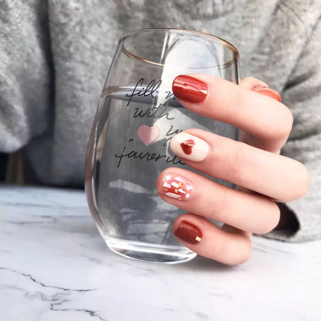 适合夏天的美甲显手白,超显手白的美甲带钻