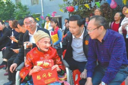 南充市116岁老人,四川南充老人过生日