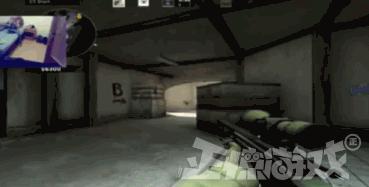 正经GIF囧图:女人不要和男人比骚,地铁上的泳装让人把持不住