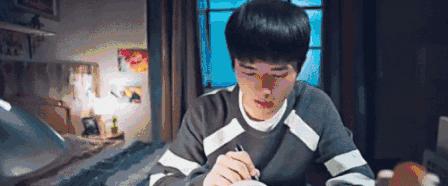 科学家称玩嗨了有助于学习，网友：我读书少别骗我丨夜听双语