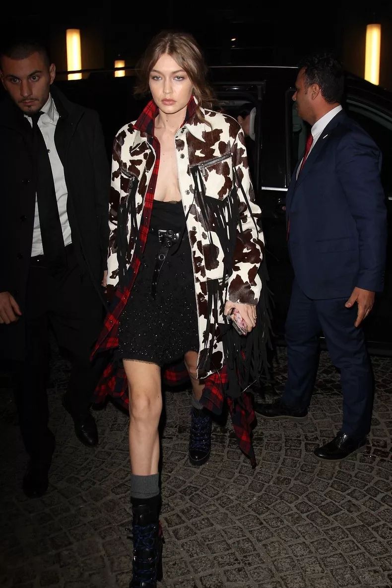 豹纹OUT，下一个C位印花轮到奶牛纹上场！