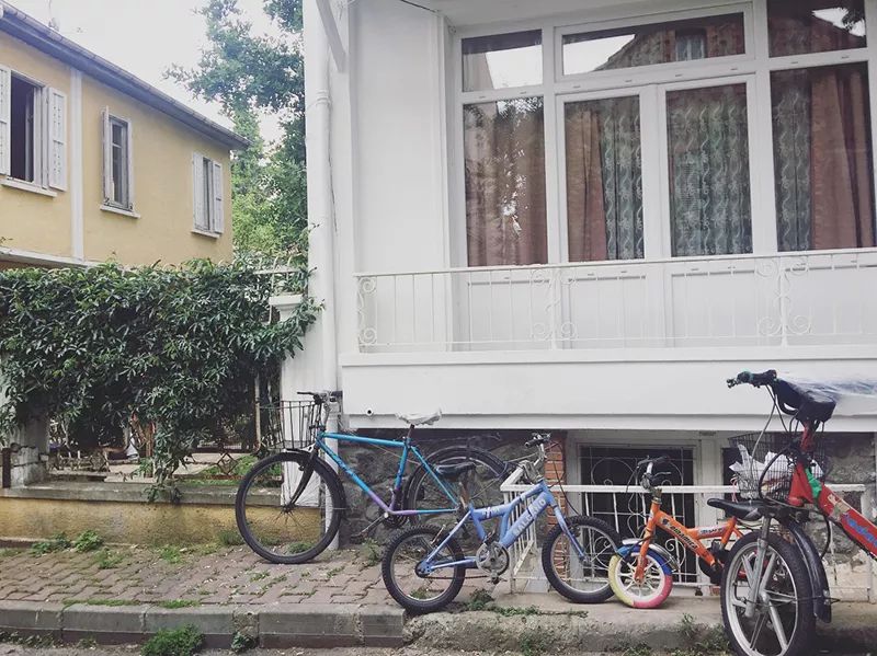 入门骑行一定要买的10件装备,公路骑行装备服装推荐