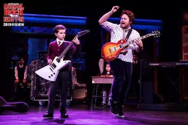 百老汇是舞台剧还是音乐剧,百老汇摇滚音乐剧近乎正常