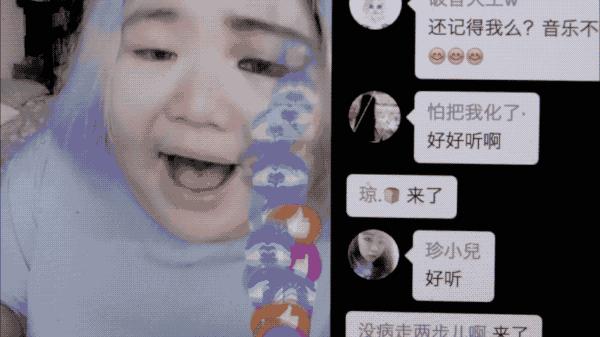 那些藏起乳房的女孩