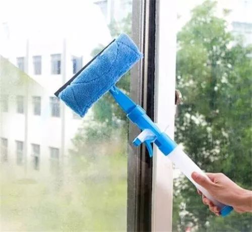 外边带护栏挡着的玻璃窗如何擦拭,窗户玻璃怎么擦才能擦干净