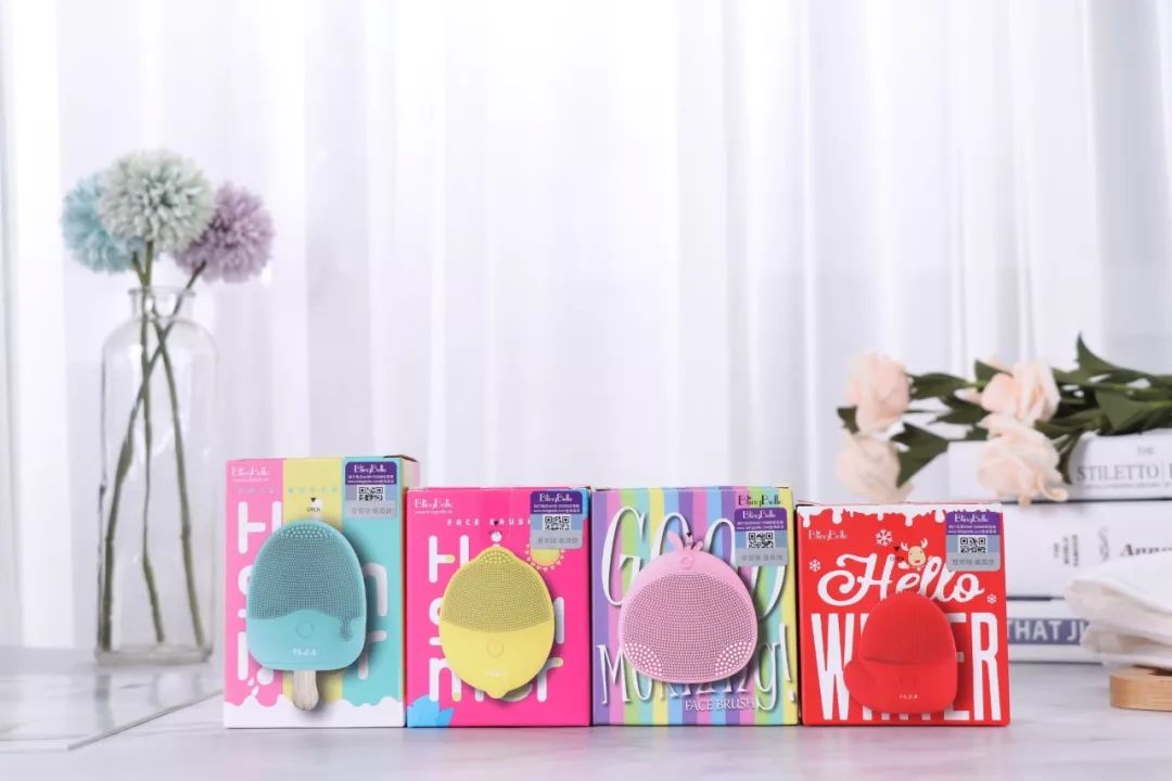 脸部清洁不彻底长痘,如何清理脸上的黑头和痘痘