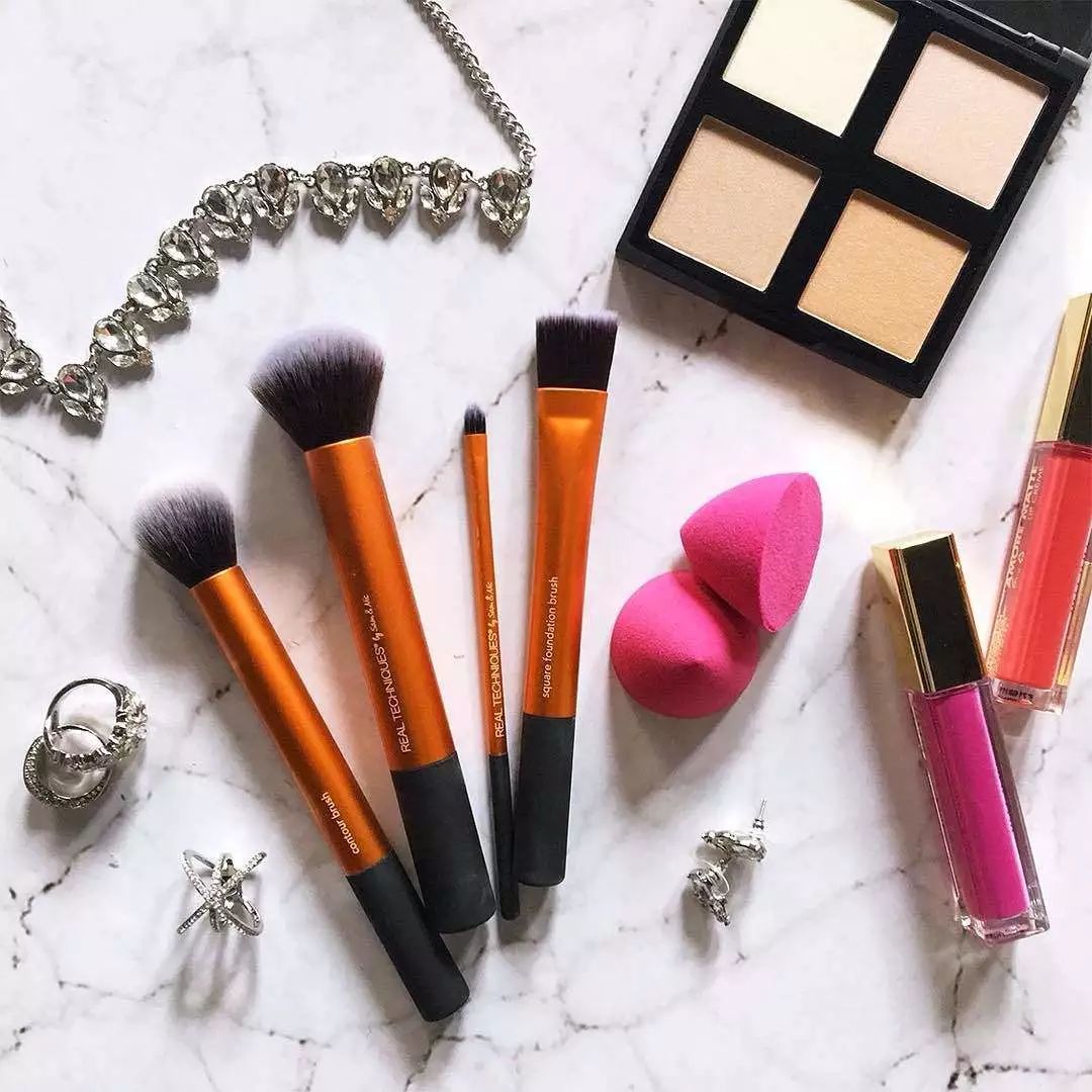 教你怎么画超薄的底妆,黄黑皮怎样画出自然底妆