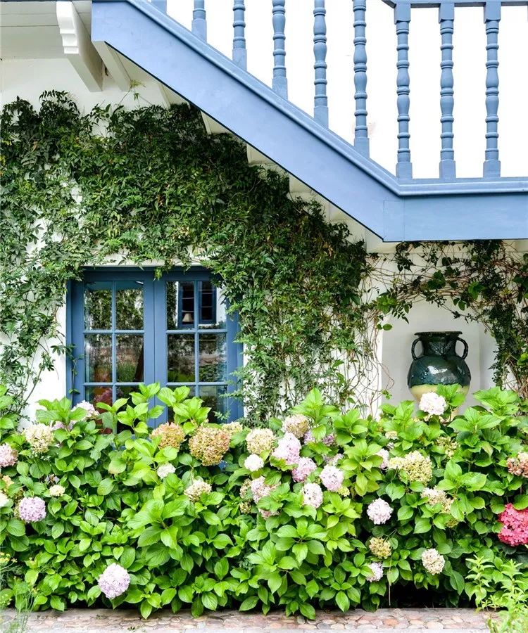 从此，LV不仅可以用来背，还可以用来睡…