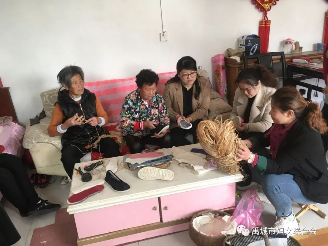 90后农村小妹一手抱娃一手创业,90后农村小姐姐带娃创业