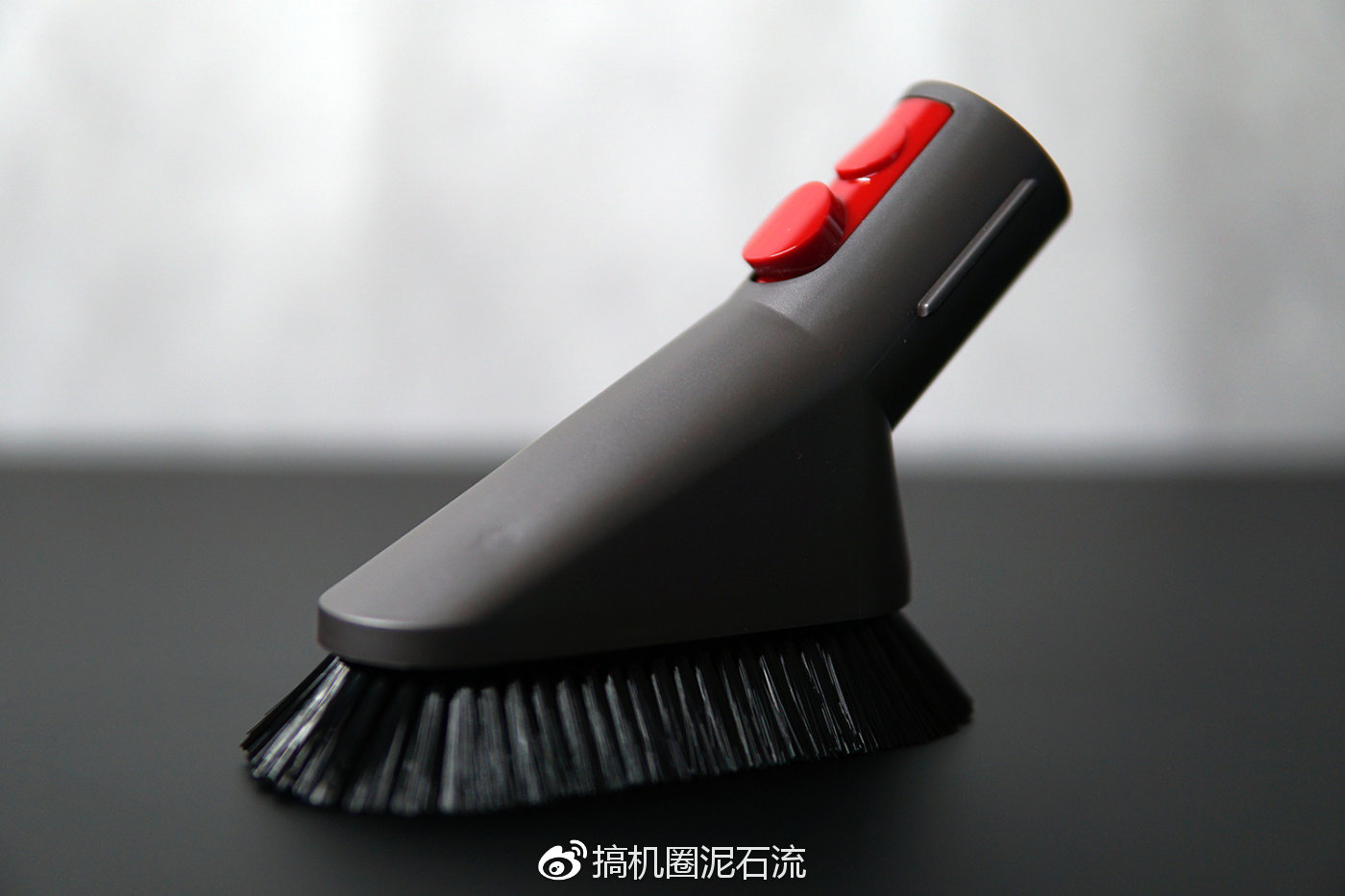 戴森除螨仪手持吸尘器评测,戴森吸螨仪v7清洗视频