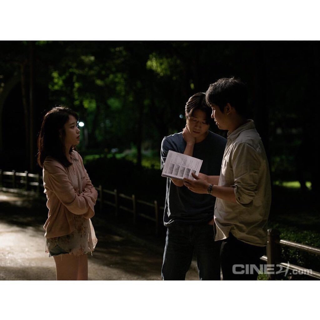 iu新闻,iu新闻发布会唱歌