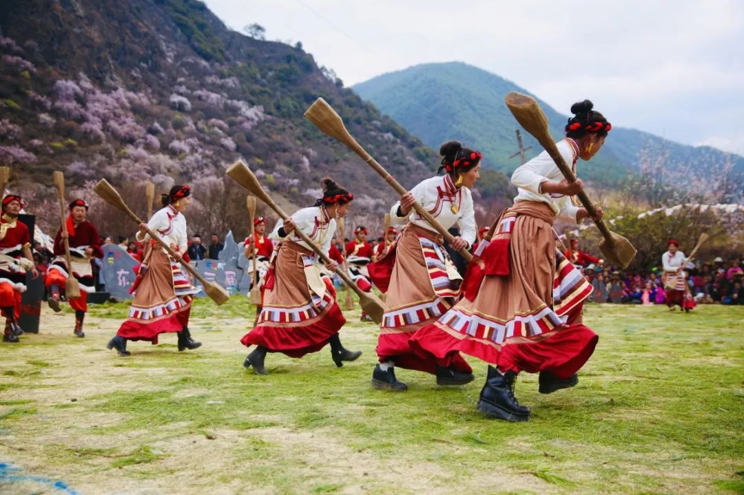 香格里拉东巴文化旅游节,贡巴拉美朵旅游节